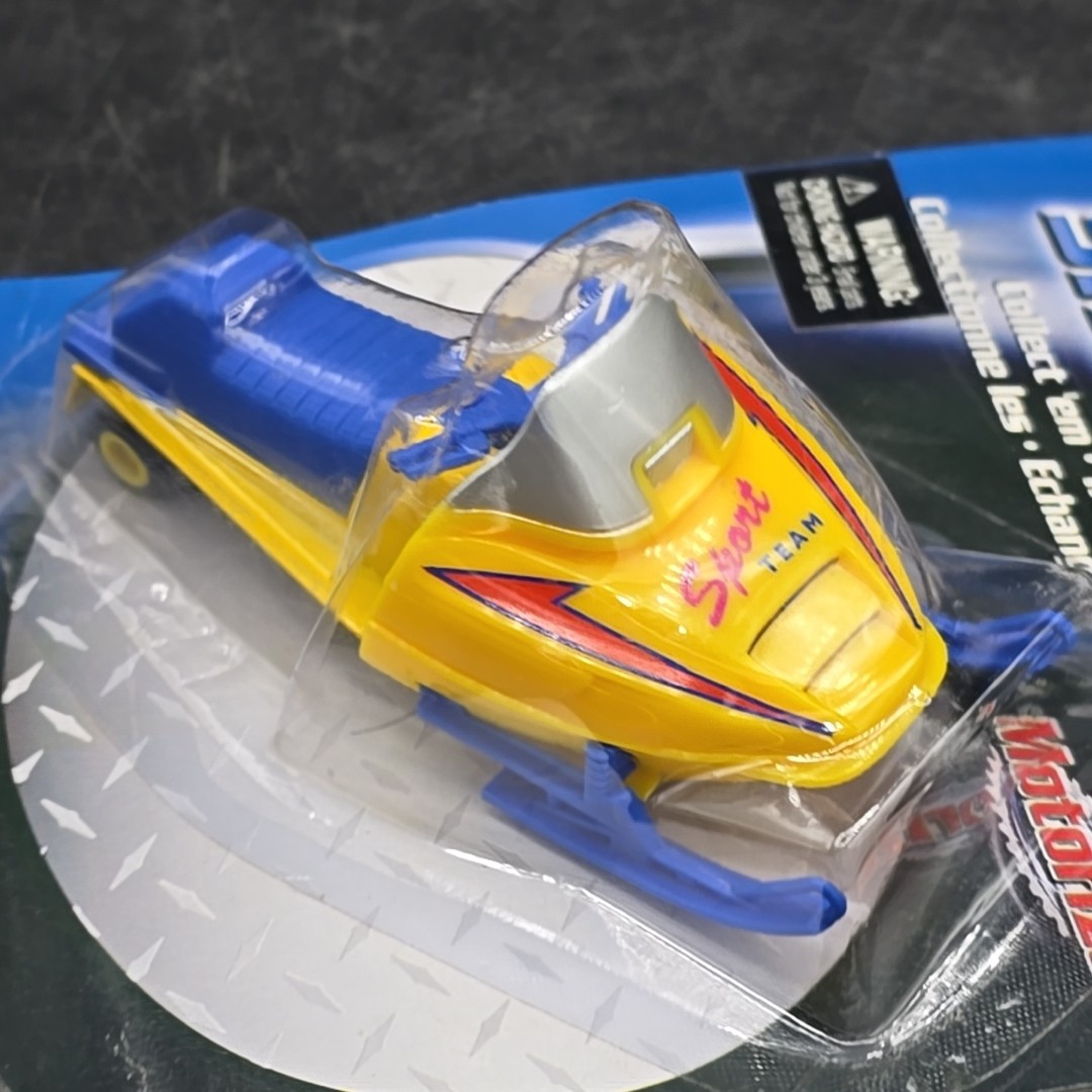 Maisto Snow Mobile 25080 Motorized Die Cast and Plastic Sport Team NEW