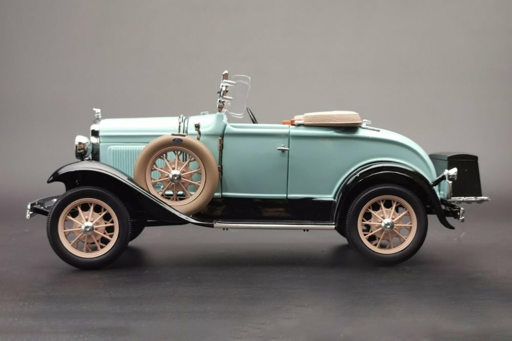 1931 FORD MODEL A ROADSTER 1/18 scale DIECAST CAR SUN STAR 6126