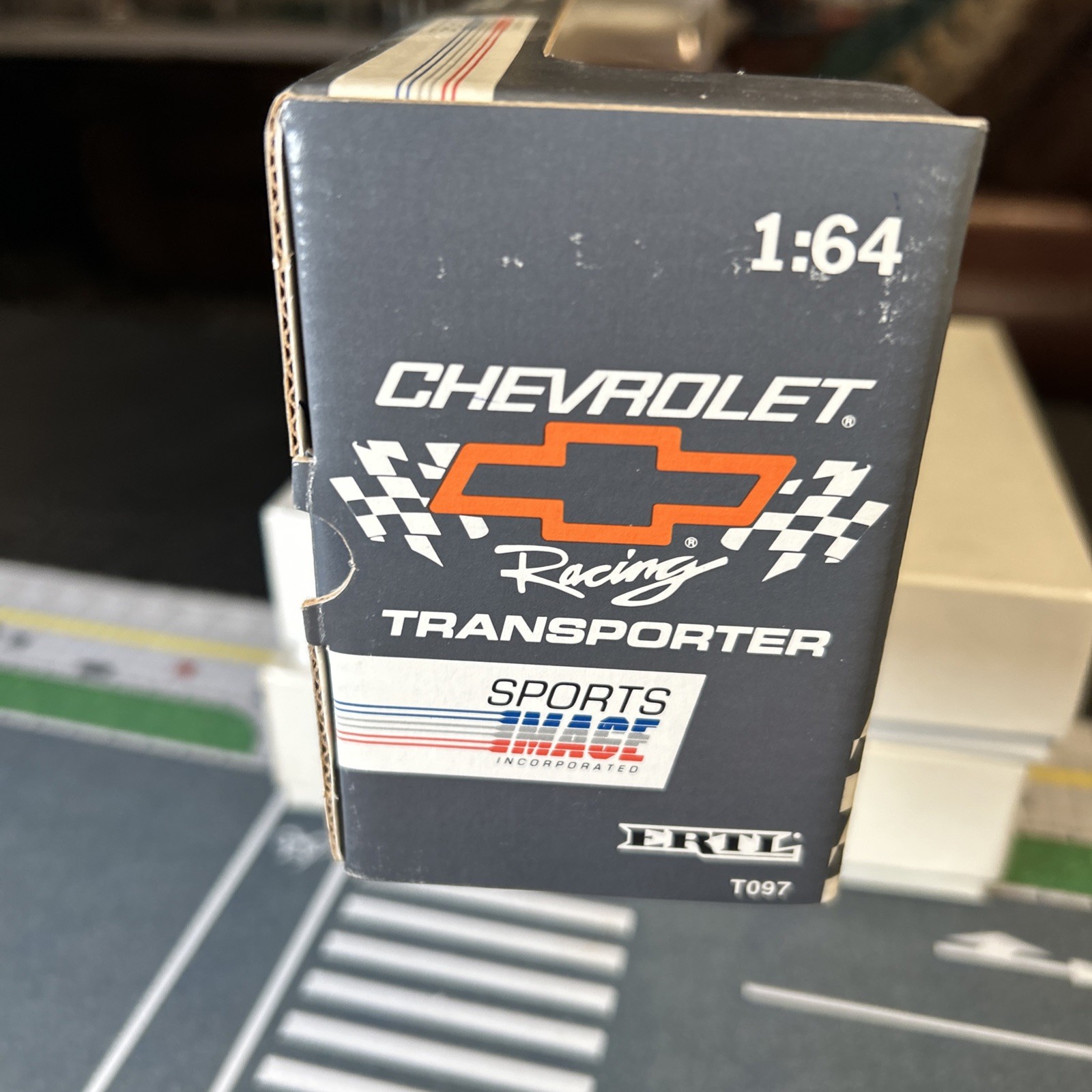 Ertl T097 1994 1/64 SPORTS IMAGE #4 HEARTBEAT of AMERICA CHEVY Transporter 5,000