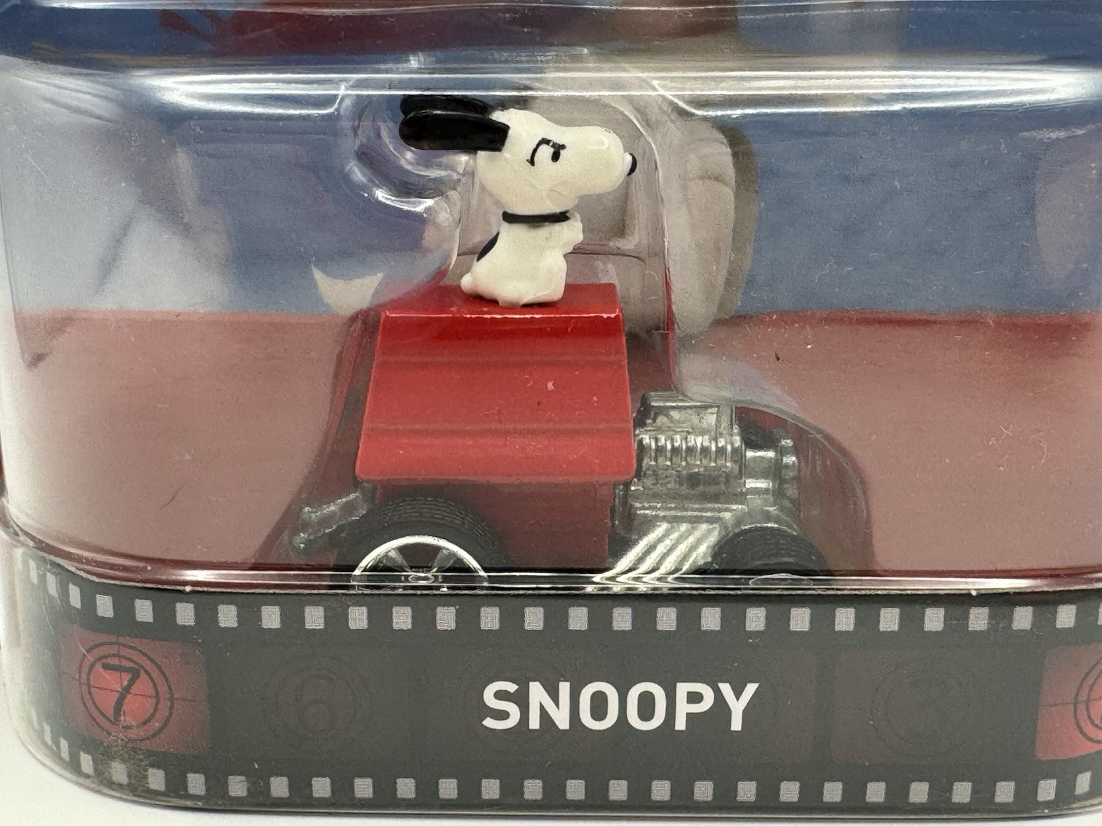 Hot Wheels Peanuts Snoopy – 1:64 Diecast Car Real Riders (READ)