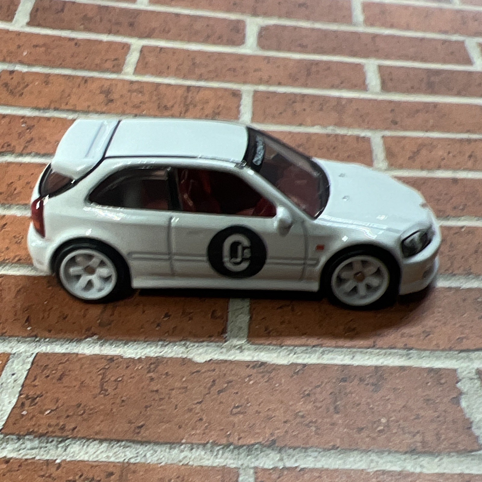 Hot Wheels 1999 Honda Civic Type R (EK9) 1:64 Diecast White Chasing J’s