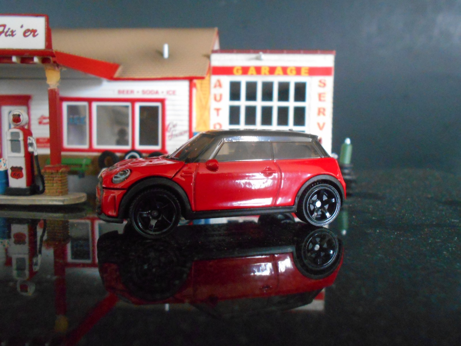 2022 Mini Cooper SE – 1/64 Scale Limited Edition – See Photos Below