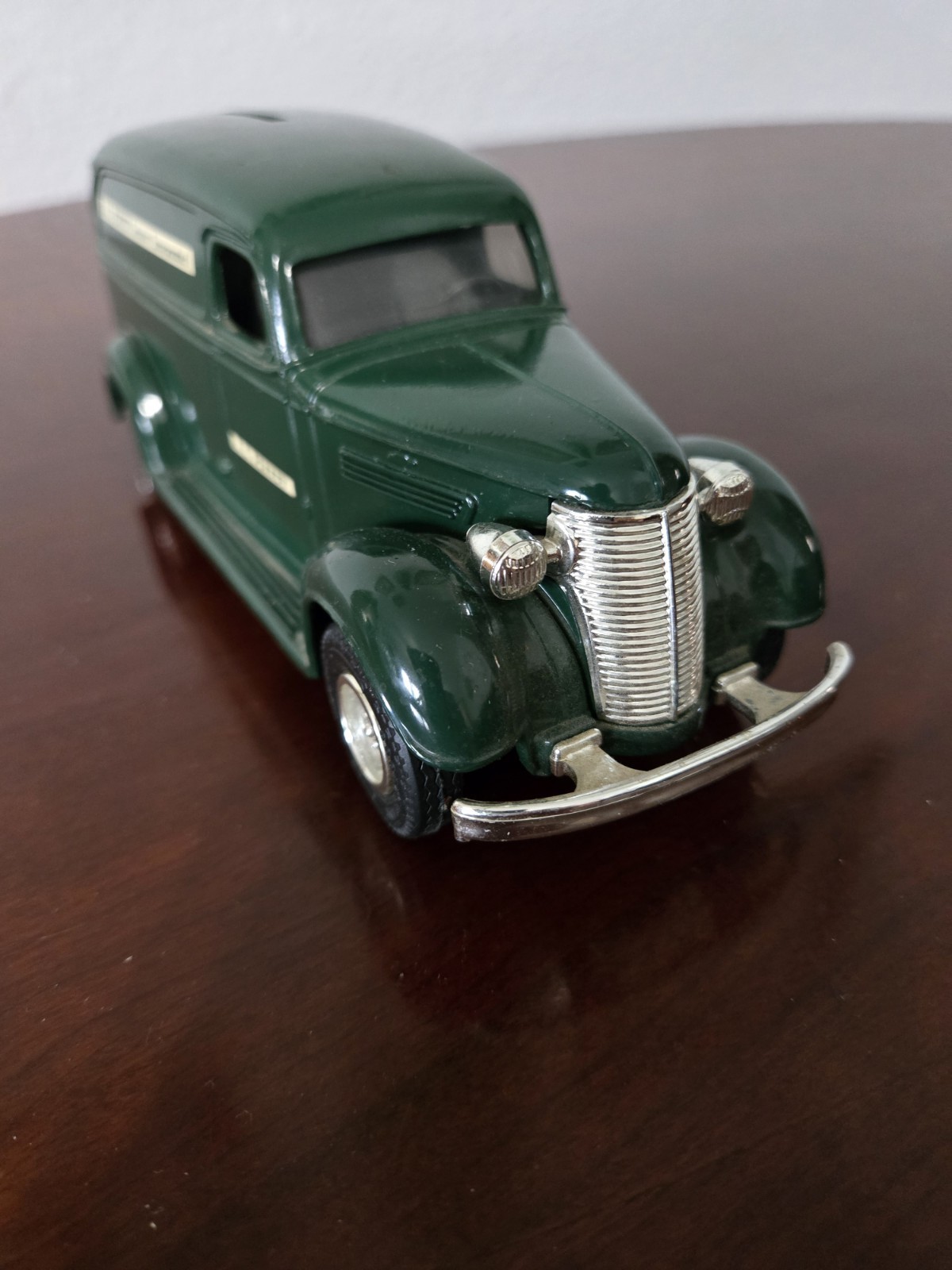 VINTAGE Ertl Die-Cast 1938 Chevy Panel Truck JC Penny Bank W/Key Display