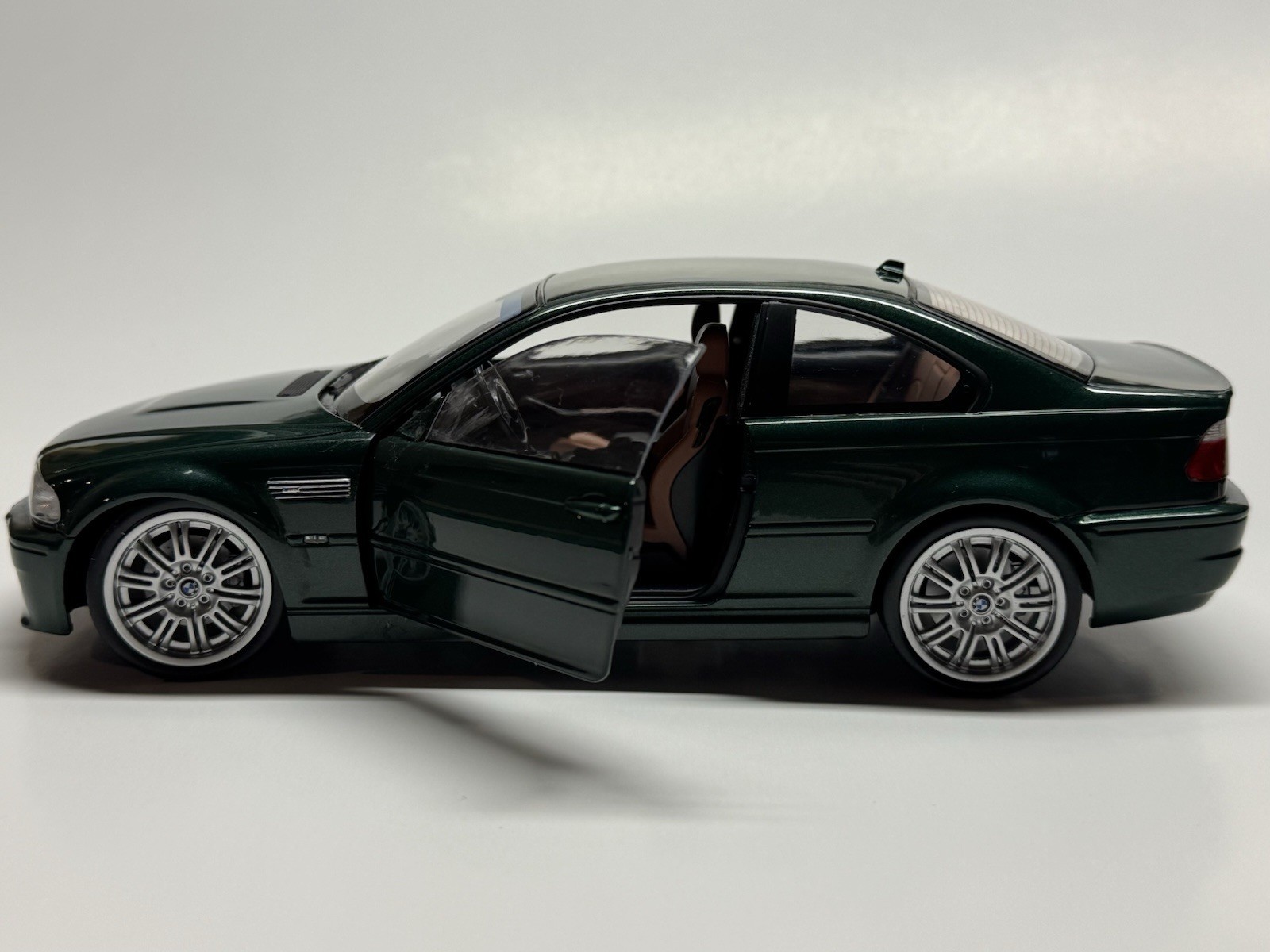 (flawed) Green 1/18 2000 BMW E46 M3 Die-cast Car By Solido