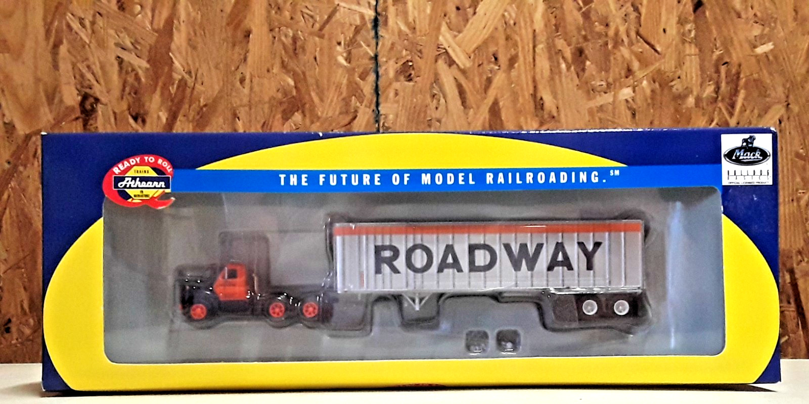Athearn HO Scale 70988 Roadway MACK B Tractor w/ 40′ Exterior Post Trailer (-185