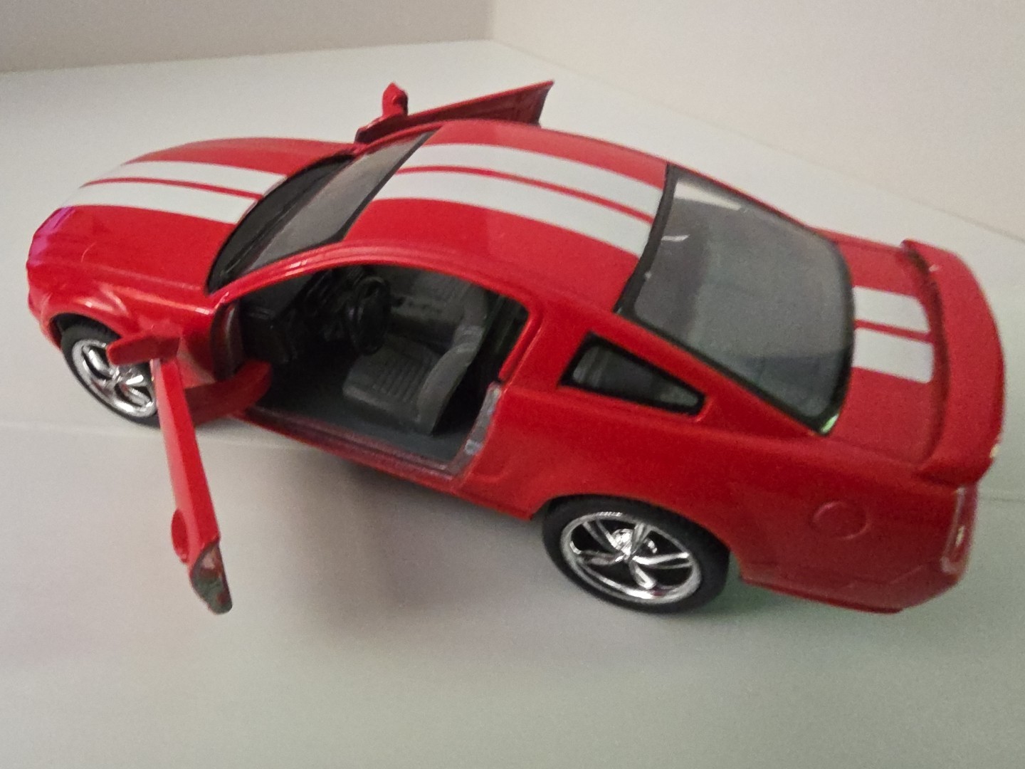 2006 Kinsmart Kintoy 1:38 Die Cast Ford Mustang Pull Back Action Toy Car Red