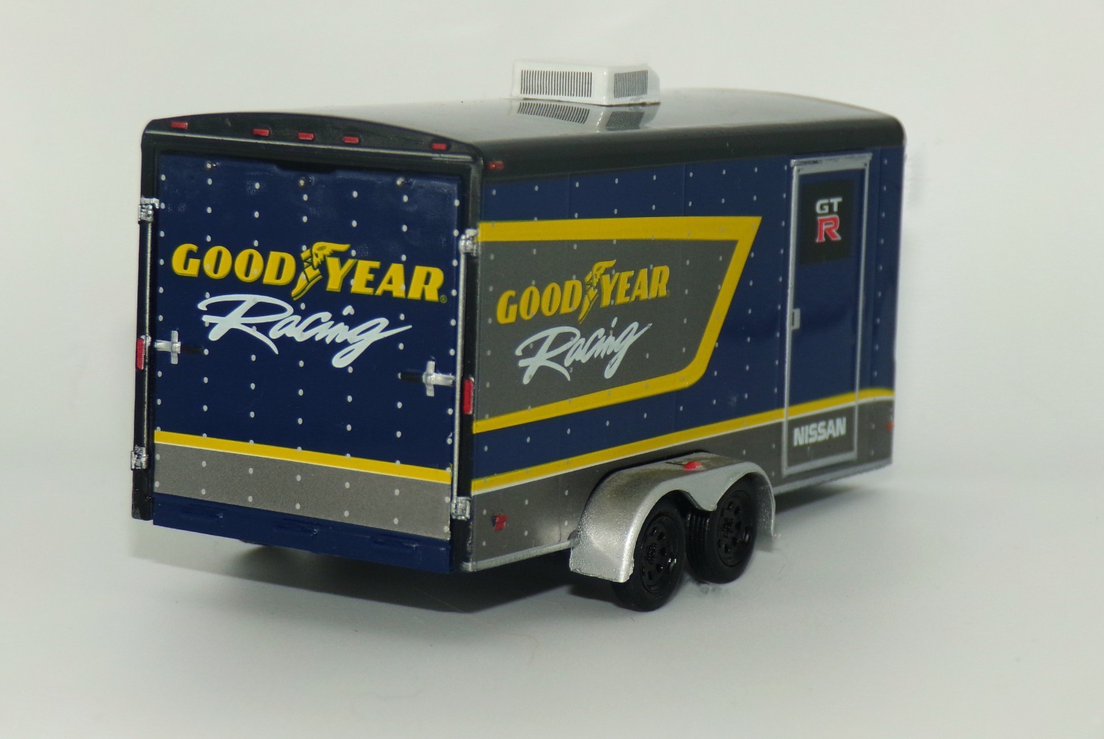 2014 Nissan GT-R (R35)-2015 Ford F-150-Enclosed Car Hauler…Greenlight…..1:64