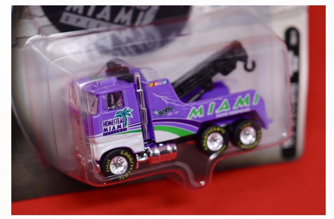 Hot Wheels Treasure Hunt Rig Wrecker NASCAR Homestead Miami 2001 Super T-Hunt