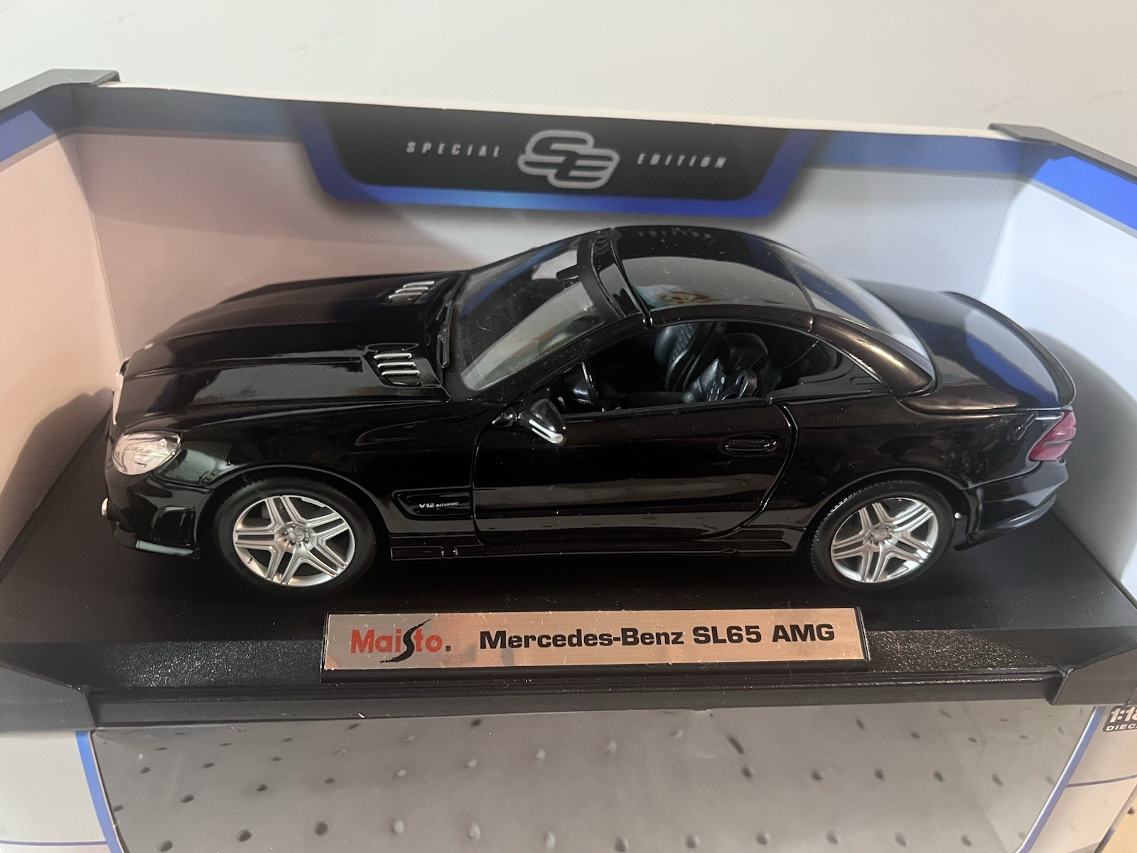 Maisto Special Edition 1:18 Mercedes-Benz SL65 AMG Diecast Car Black Open