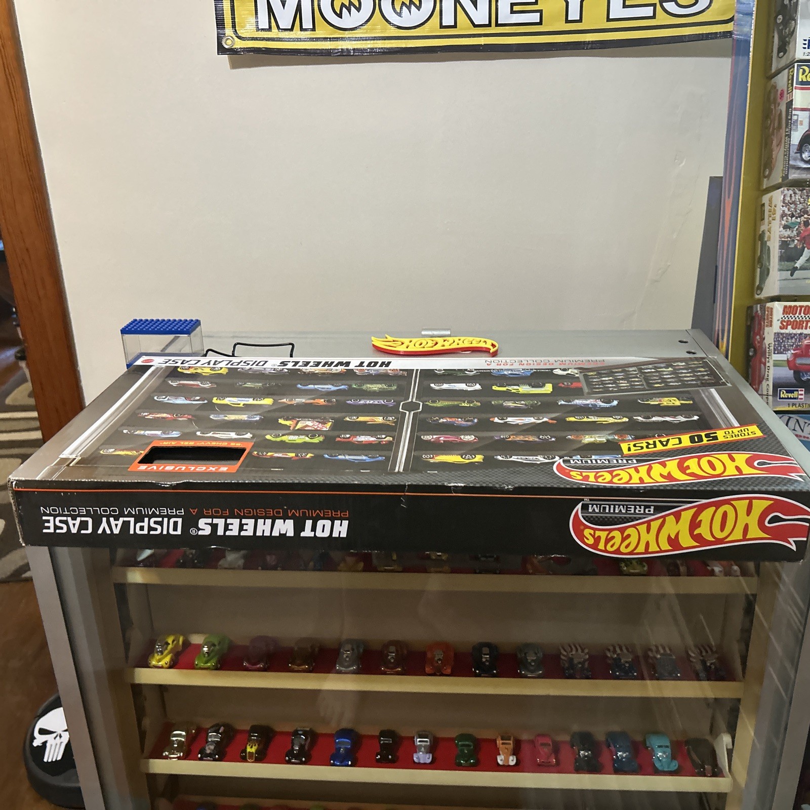 Hot Wheels Premium Display Case With Exclusive ‘55 Chevy Bel Air New Sealed