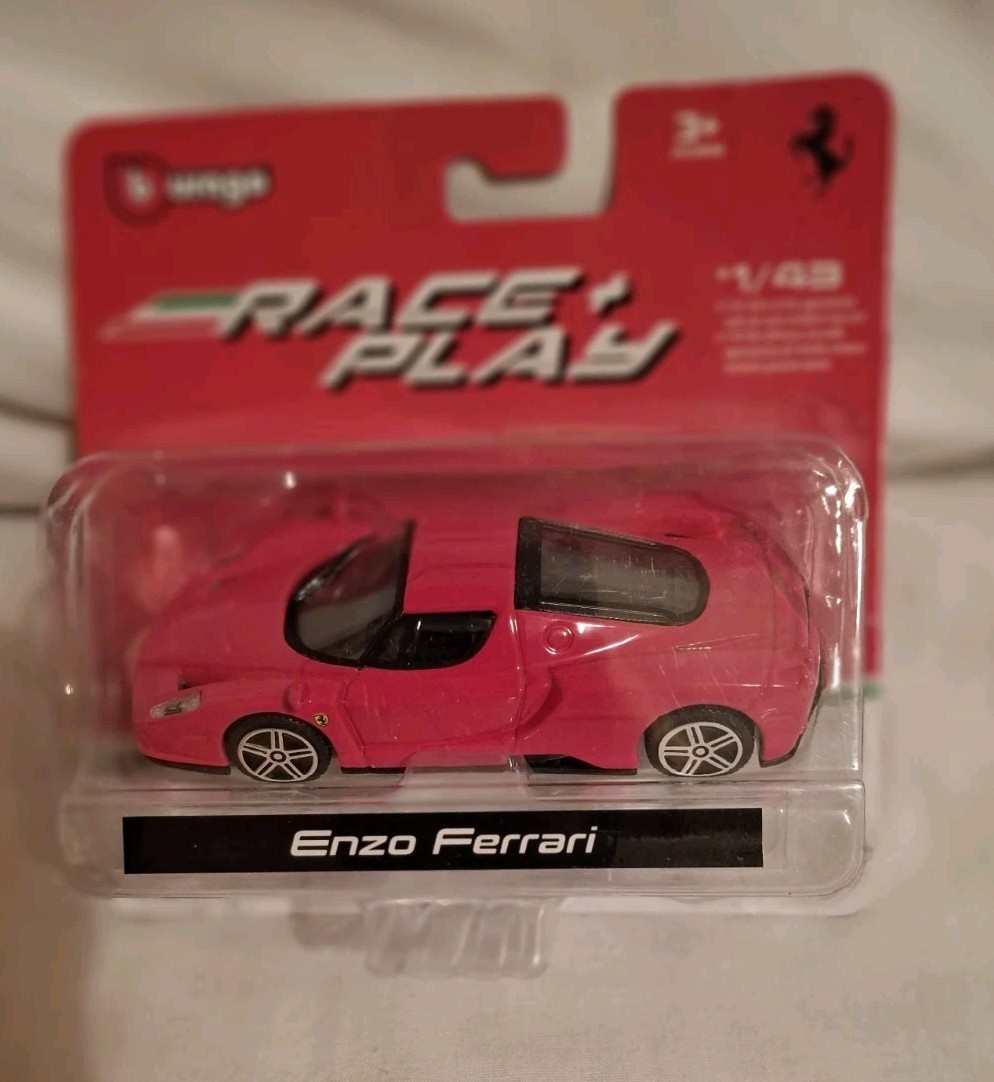 Burago Race & Play Ferrari Enzo Ferrari Red 1:43 Scale Die Cast.