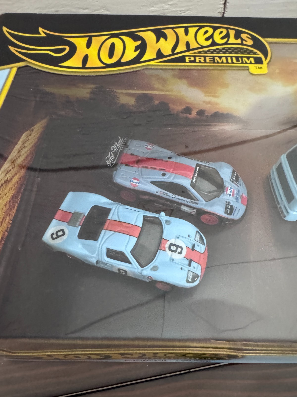 Hot Wheels Premium GULF Diorama Set McLaren F1 Ford GT-40 Supervan Fleet Street