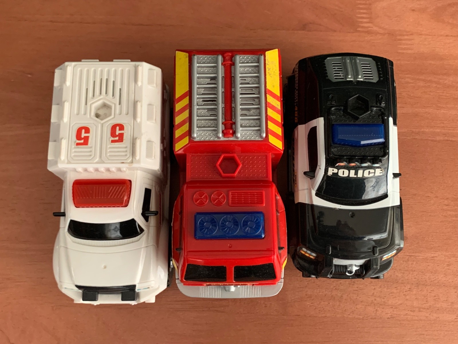 Matchbox Triple Truck Pack 2008 Police Fire Truck Ambulance with Lights & Sounds