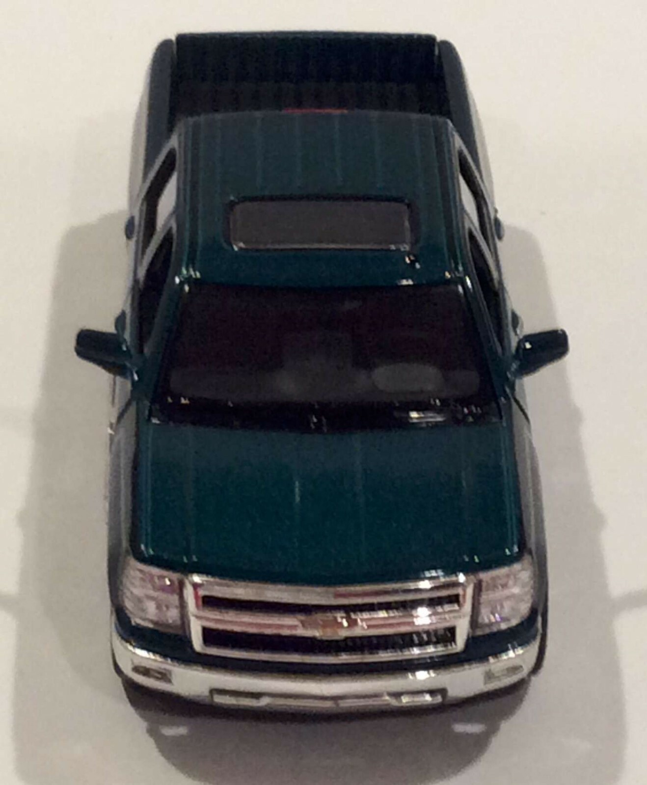 Kinsmart 2014 Chevrolet Green Silverado Pickup Truck 5″ L Diecast Scale 1/46