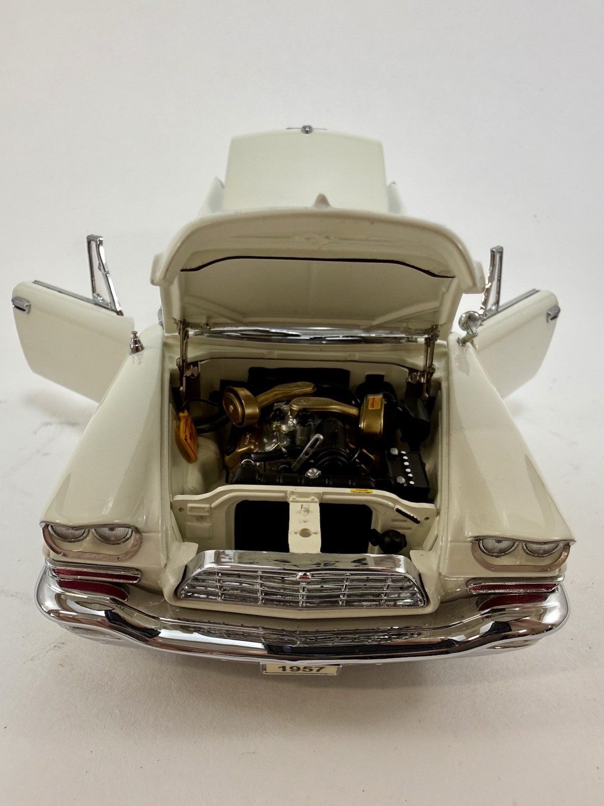 Danbury Mint 1957 Chrysler 300C Convertible 1:24 Diecast Model Car Original Box