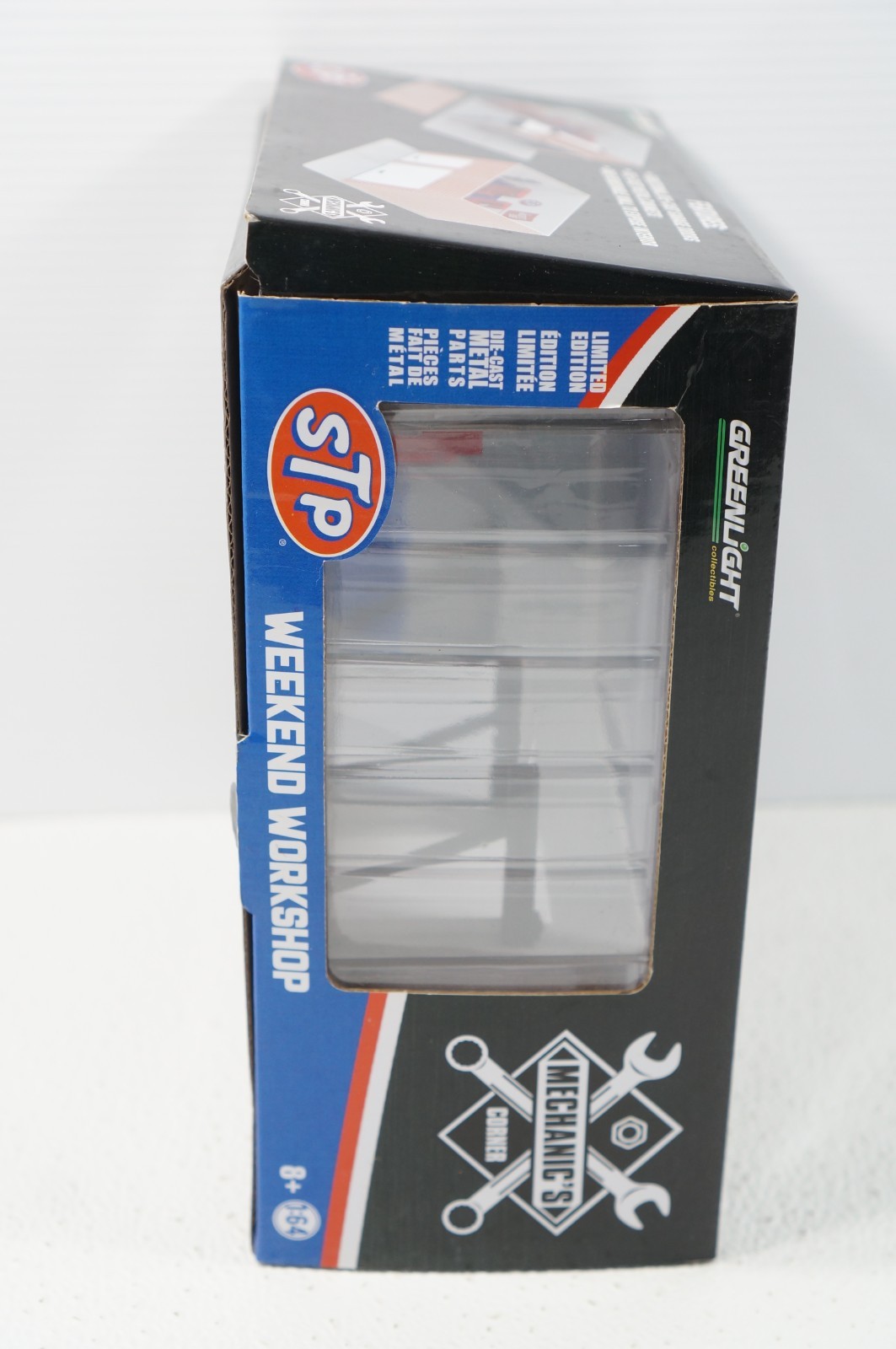 Greenlight Mechanic’s Corner Weekend Workshop STP 1:64 Diorama