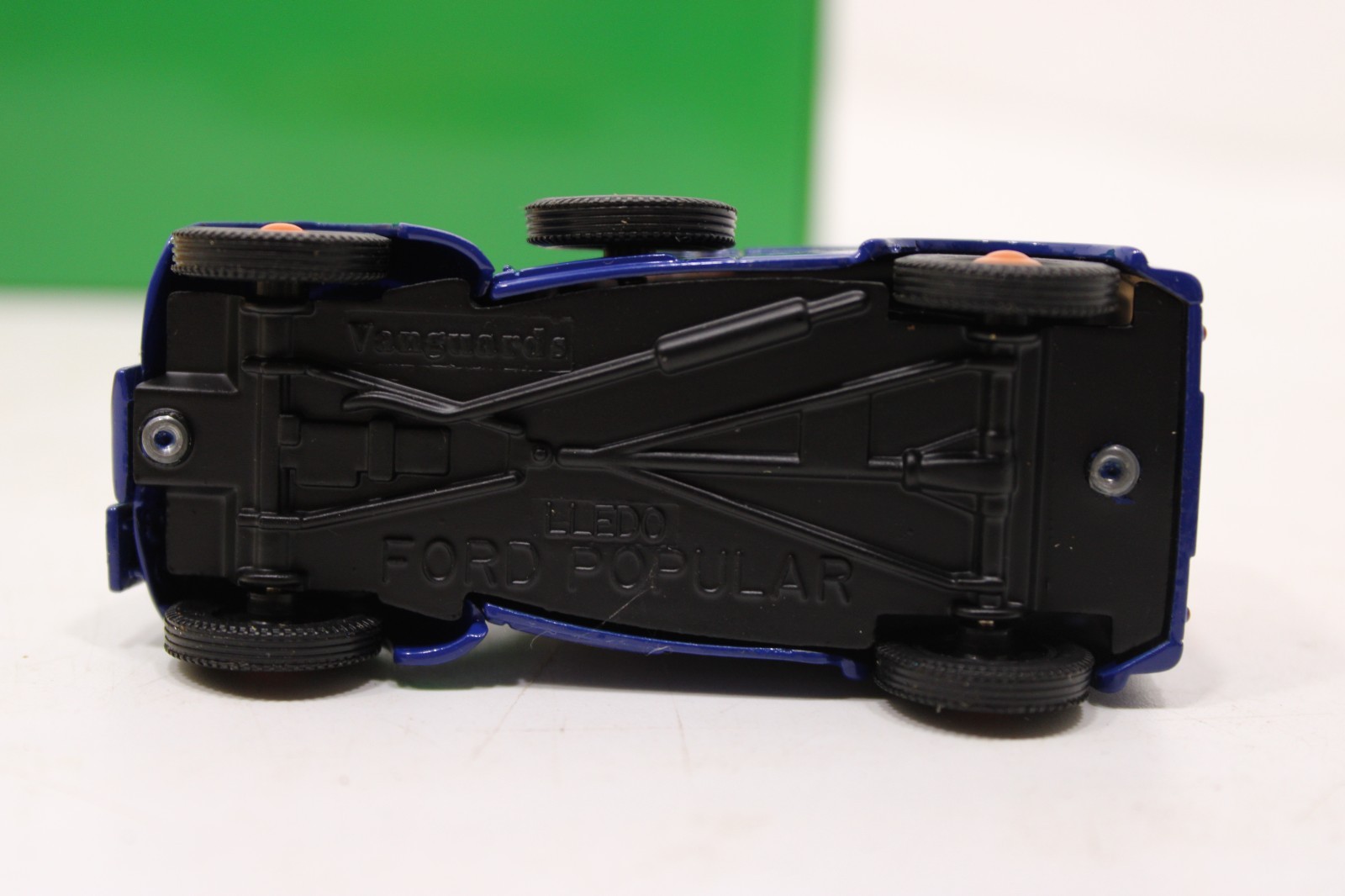 Lledo Vanguards VA06200 1:43 Scale Ford Popular Van