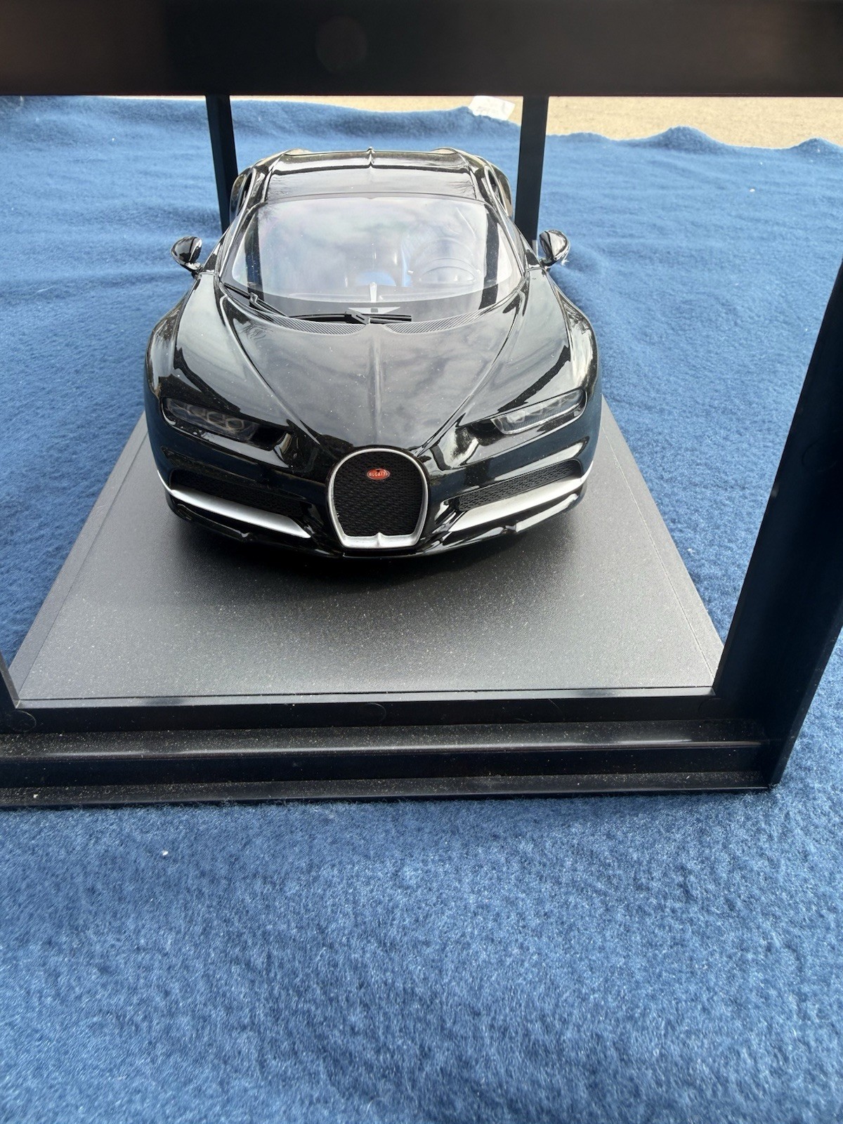 Kyosho OUSIA Bugatti Chiron 1/18 CO9548BK