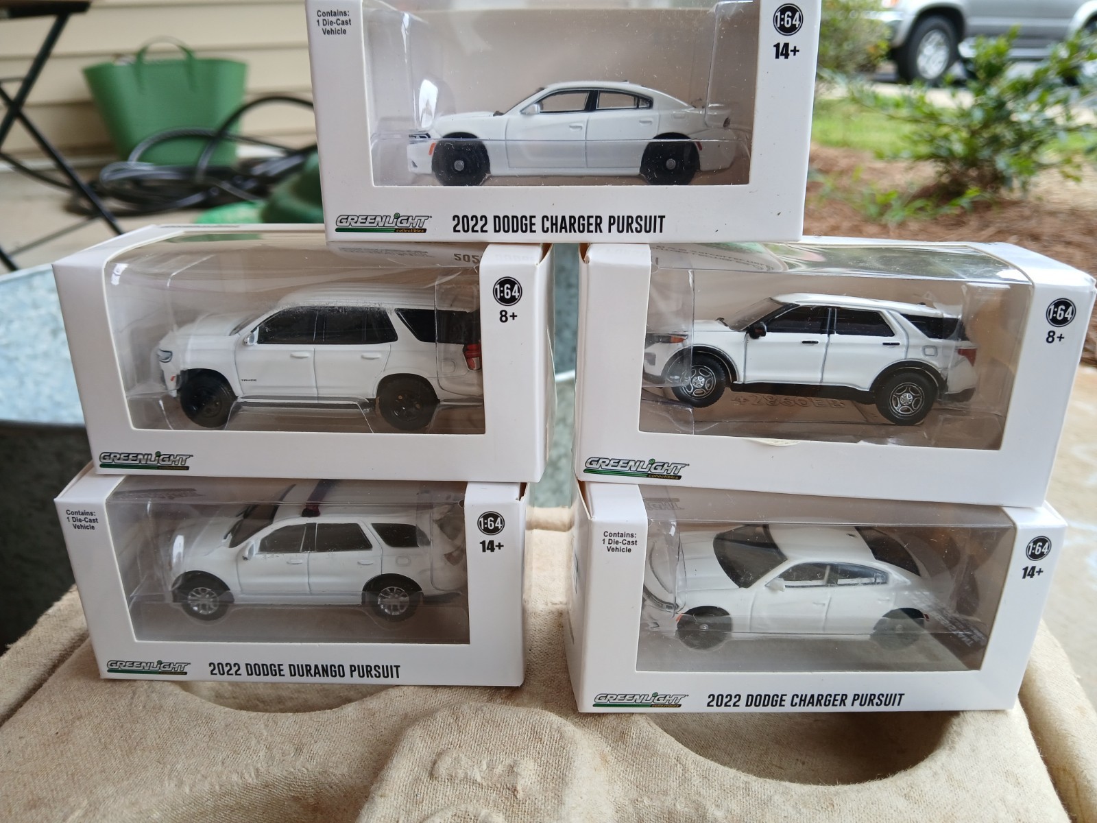 Greenlight Hot Pursuit Lot (2) Dodge Chargers (1) Ford Explorer (1) Dodge Tahoe
