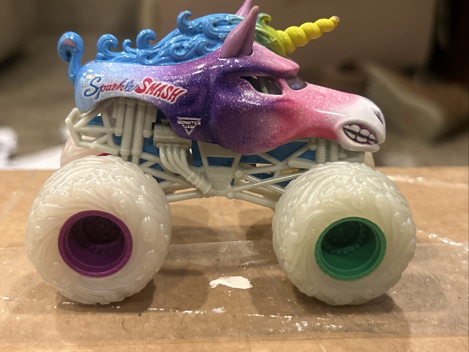 2024 SPIN MASTER MONSTER JAM TRUCK VHTF EXCLUSIVE SPARKLE SMASH