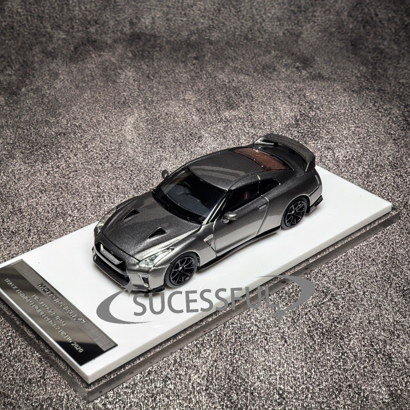 Motorhelix 1:64 R35 GT-R NISMO Track Edition Diecast Model