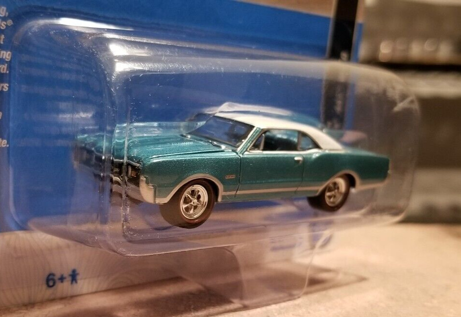 Johnny Lightning 1967 Oldsmobile 442 W-30 Diecast 1:64 Car VerA Rel3 #3 MCACN