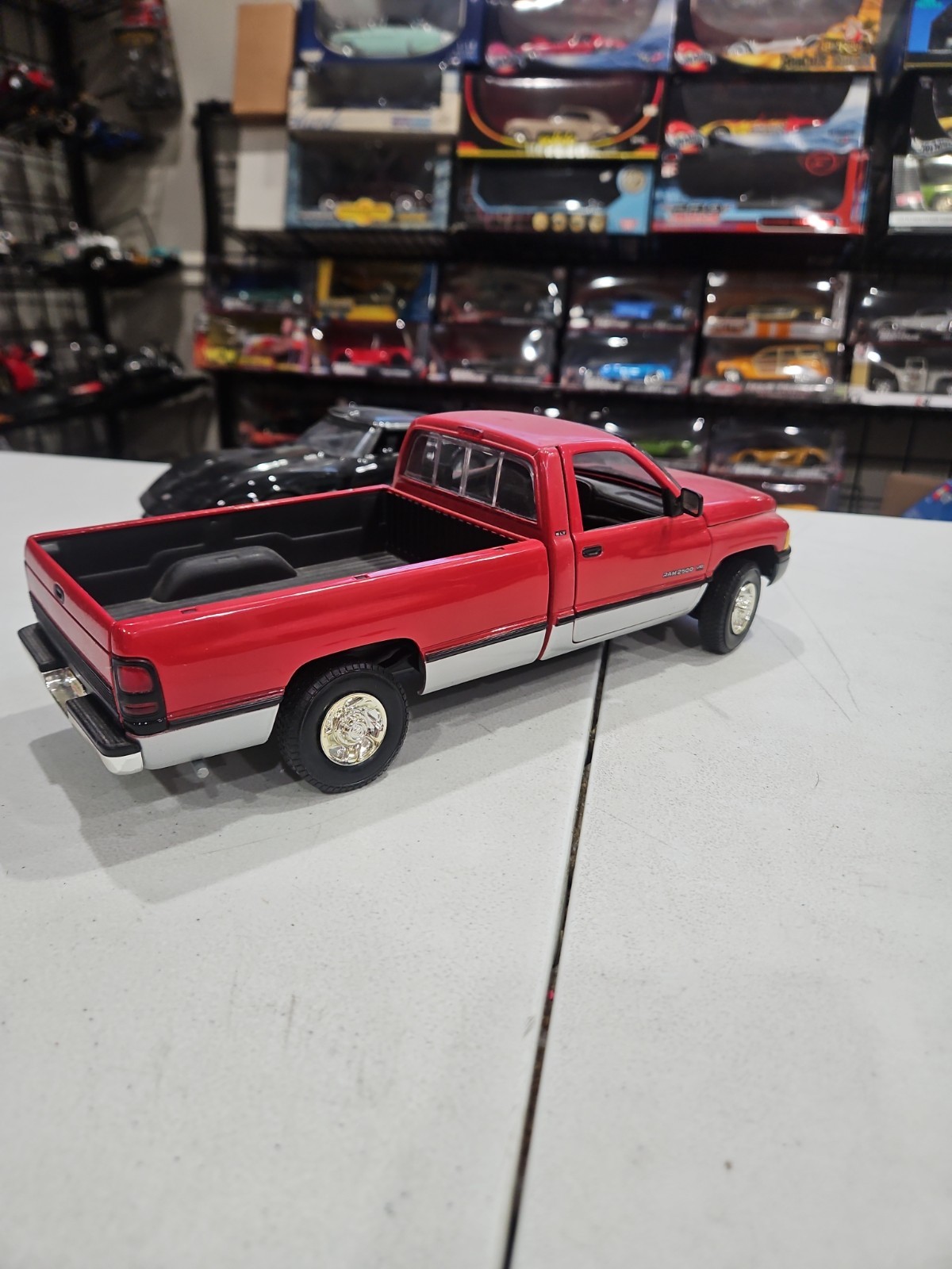 ERTL – 1995 DODGE RAM 2500 V-10 PICKUP TRUCK – 1/18 Diecast No Box