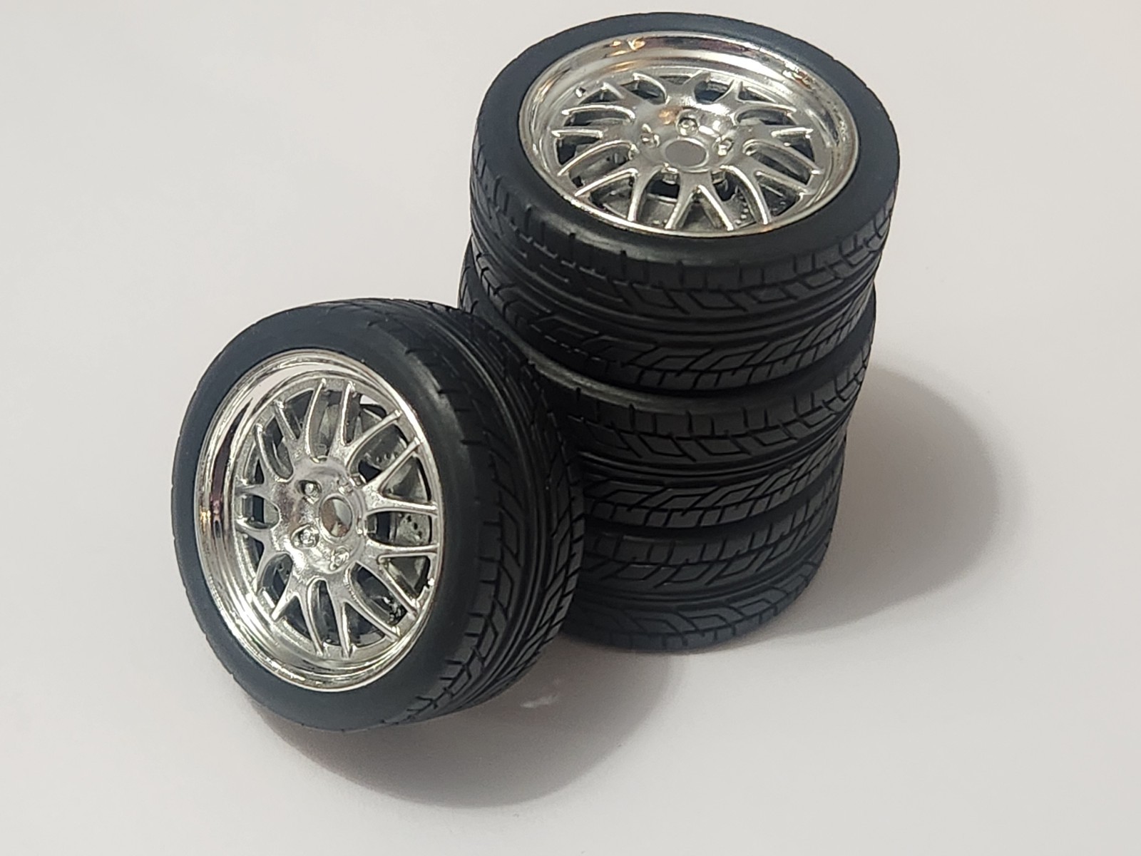 1/18 ACME Street Fighter 18″ Wheel & Tire Set-A1805222W
