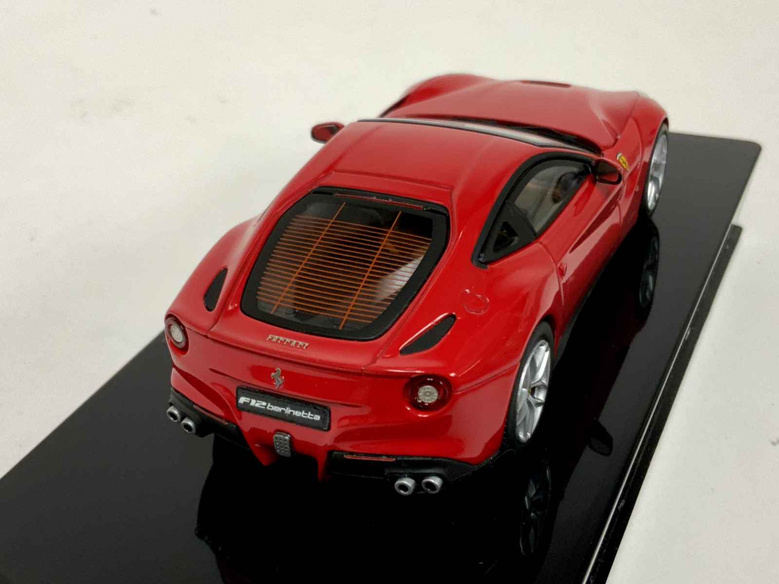 1/43 Mattell Hot Wheels Elite Ferrari F12 Berlinetta in rosso Corsa Red CF22