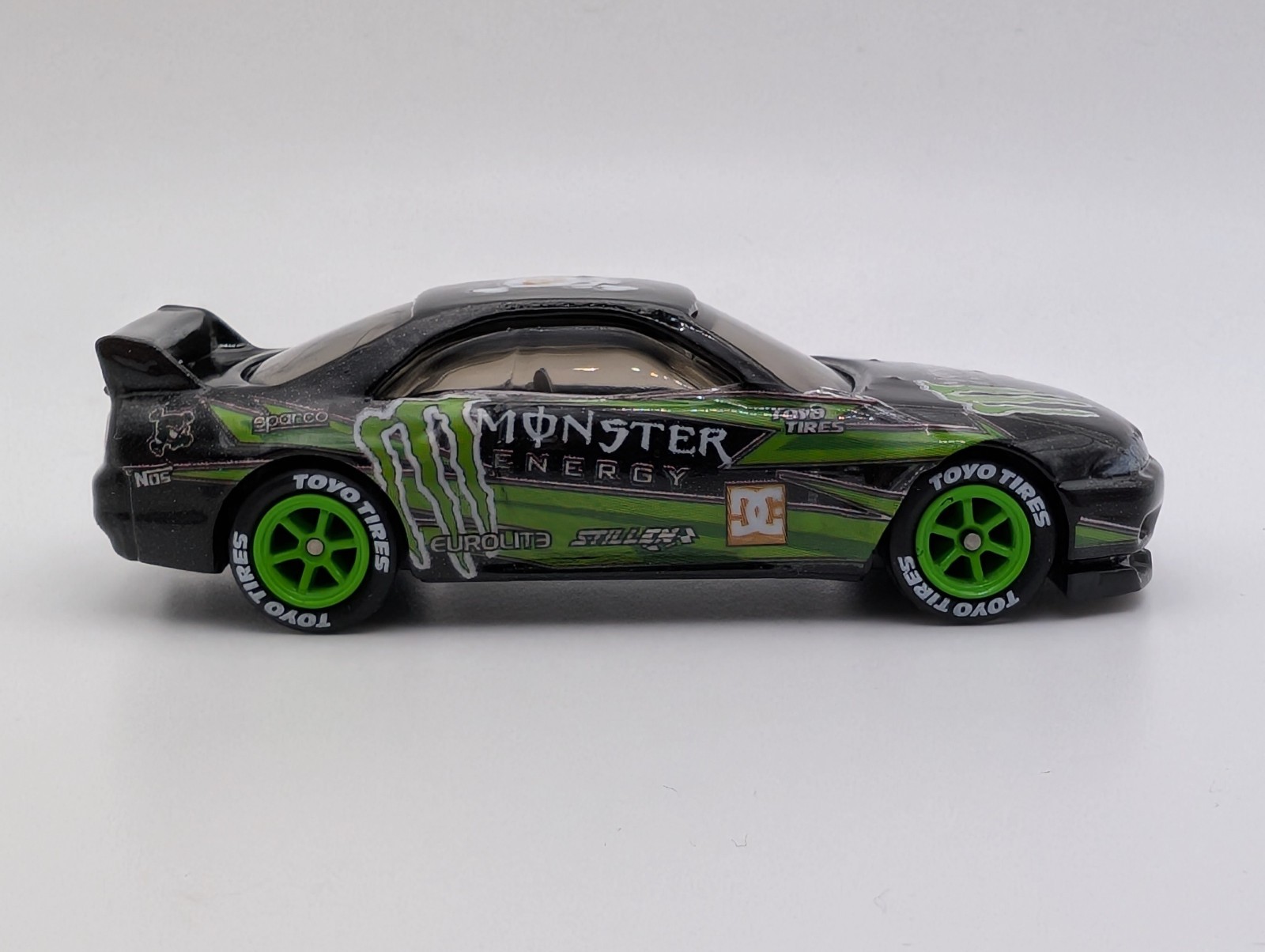 Hot Wheels CUSTOM Nissan Skyline GT-R R33 BCNR33 Monster Energy HOONIGAN Toyo