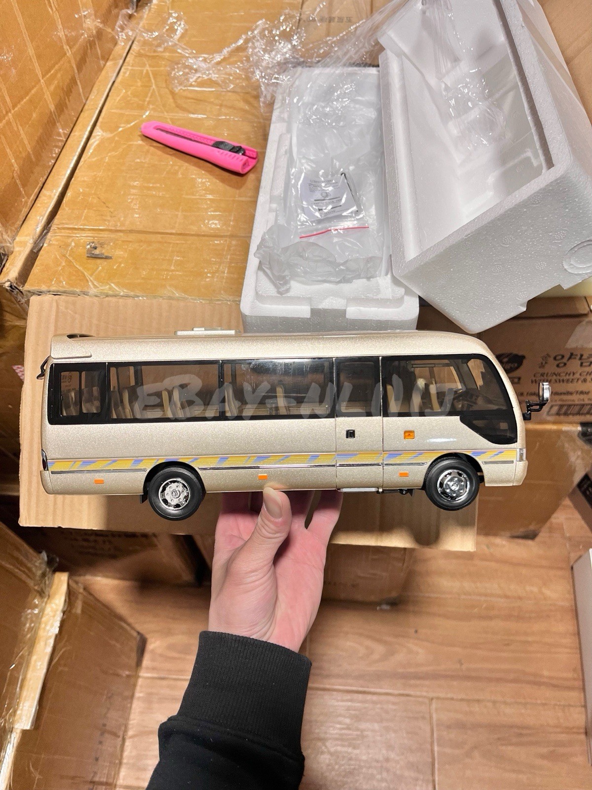 1:24 Scale Golden Dragon Coaster Minibus Diecast Model Car