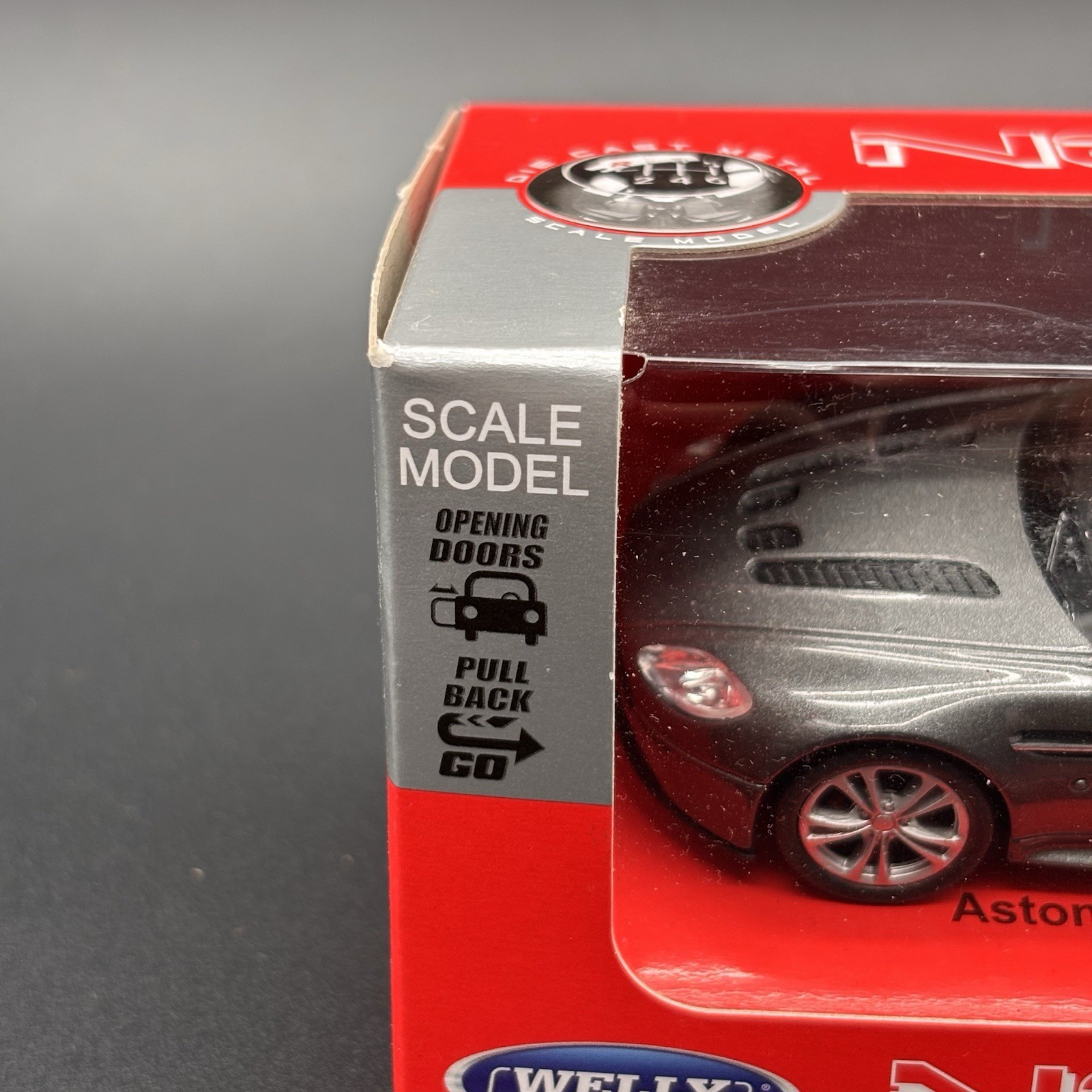 Welly Aston Martin Vantage V12 Grey 1:43 Scale Die Cast Model in Box, Pull-Back