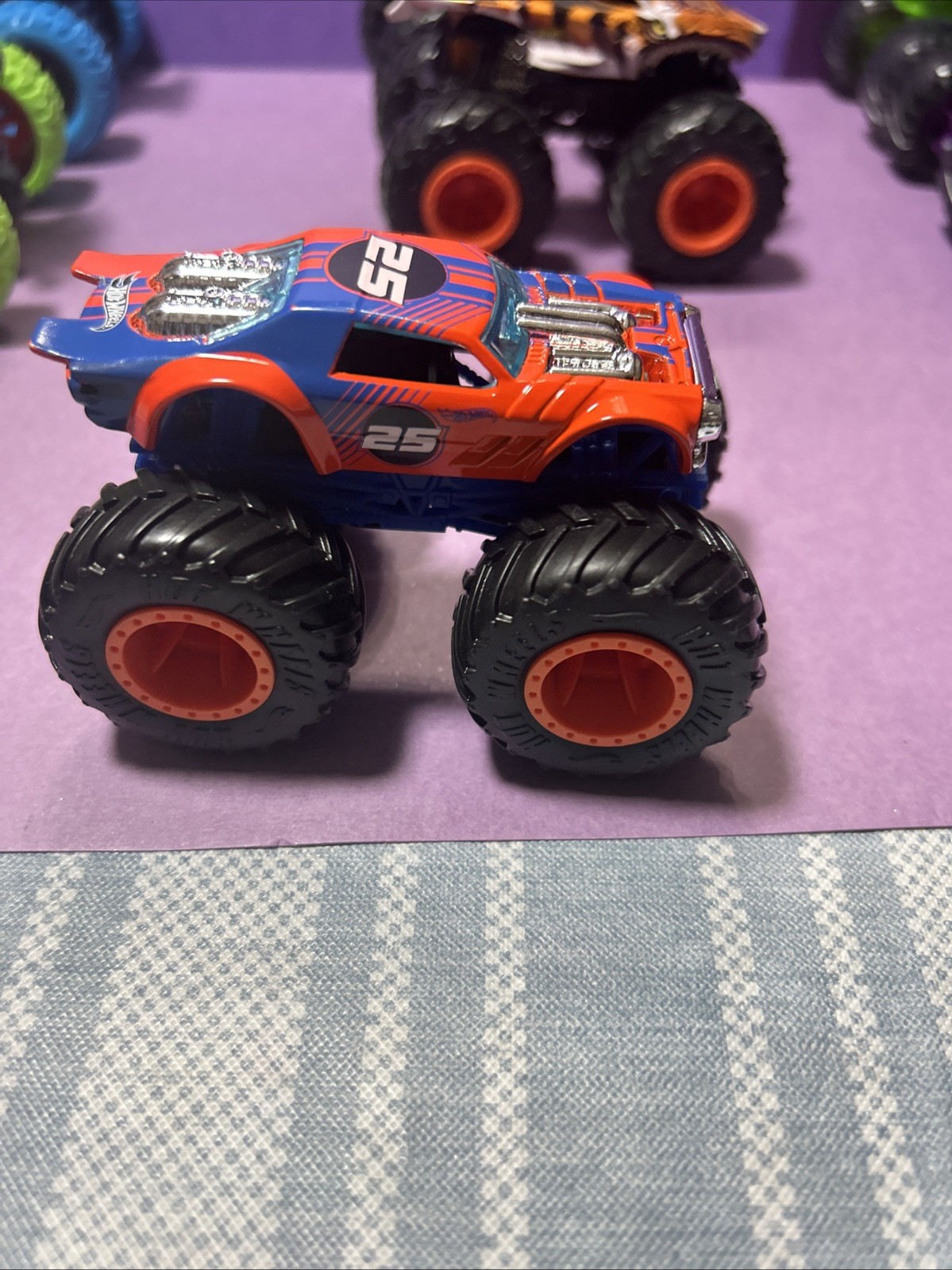 Lot Of 10 Toys Car! 4Hot wheels Truck/1 Kinsfin/1 Speed Zone /4 Spin Master Pics
