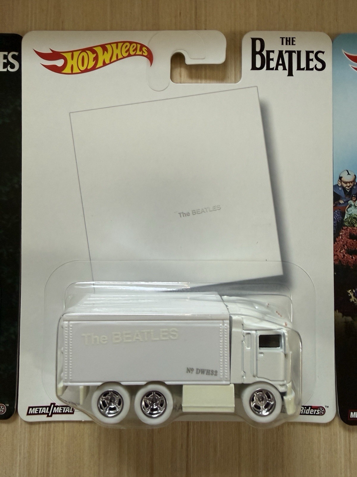 Hot Wheels The Beatles Premium 5-Car Box Set – Pop Culture Real Riders – NEW