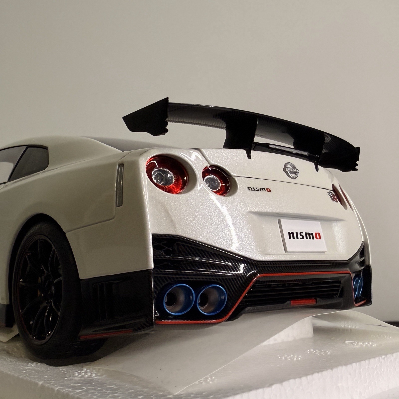 1:18 AUTOart 2022 Nissan R35 GTR Nismo Edition Brilliant White Pearl 77501
