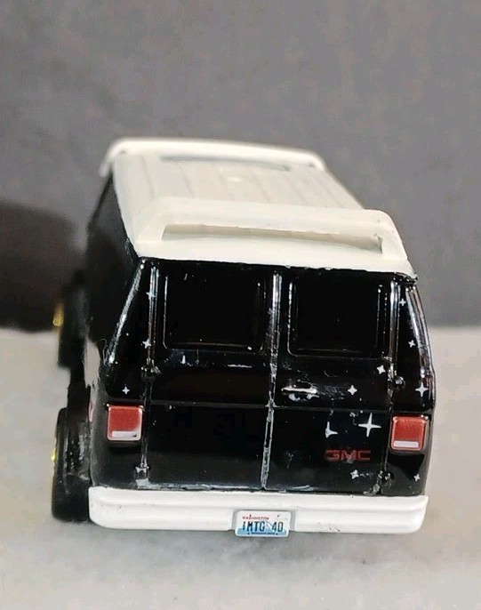 Greenlight ( CUSTOM) 1978 GMC VANDURA VAN