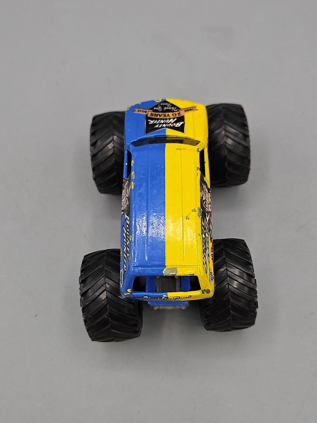 bounty hunter monster jam 1:64 diecast 20 years blue and yellow