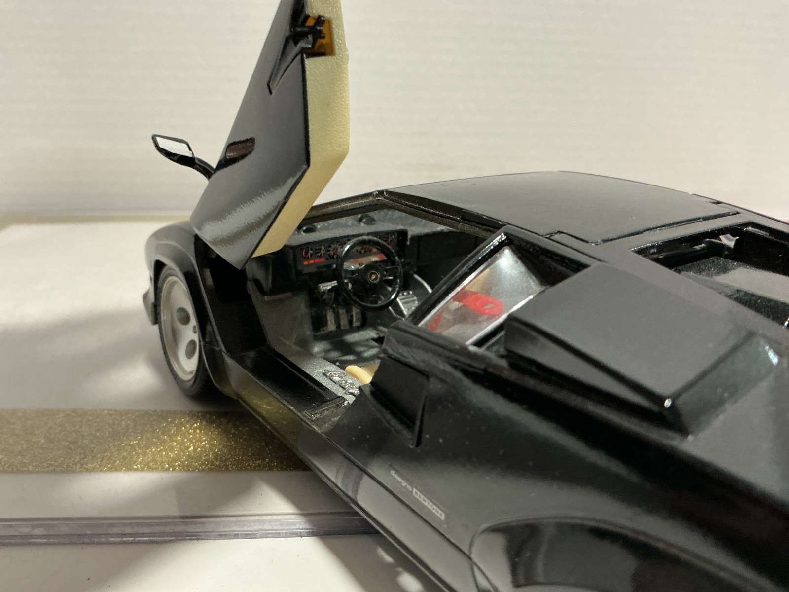 1/18 BURAGO LAMBORGHINI CANTACH 1988 BLACK ON TAN