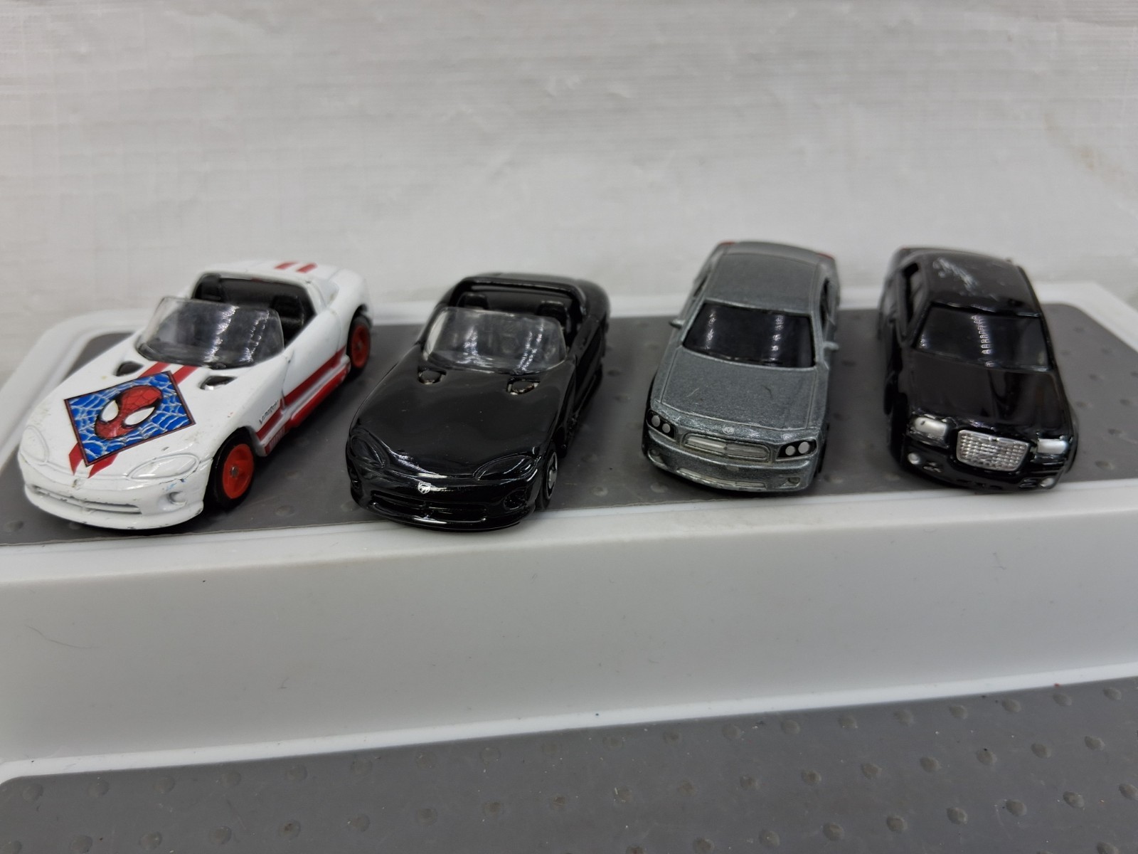 Maisto Chrysler 300C Hemi Dodge Charger Viper R/T Lot Of 4 Die Cast 1:64