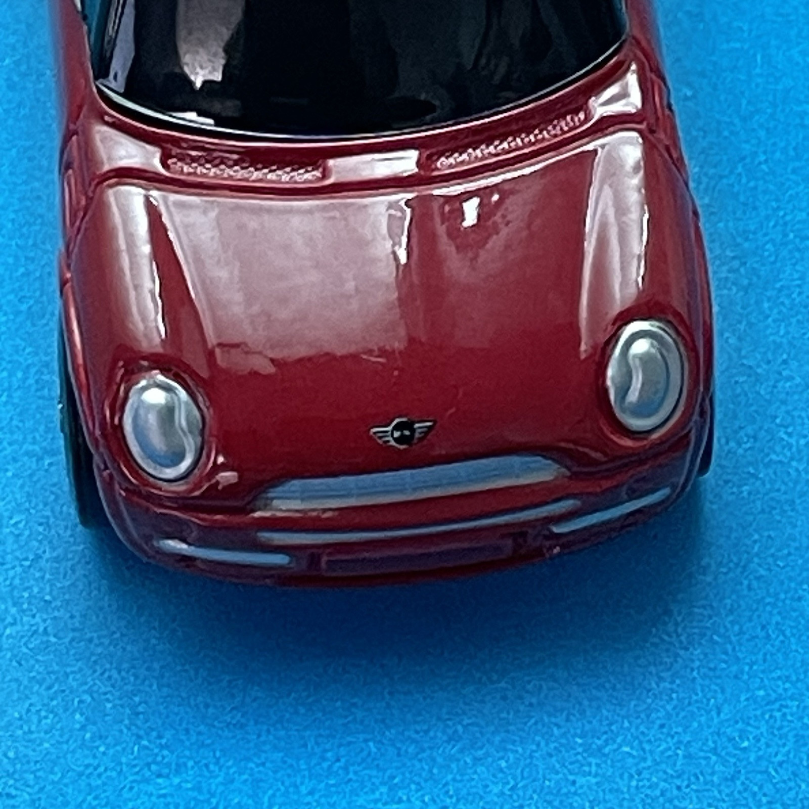 2001 Maisto Mini Cooper Metallic Red Diecast Car with White Top detailed Loose