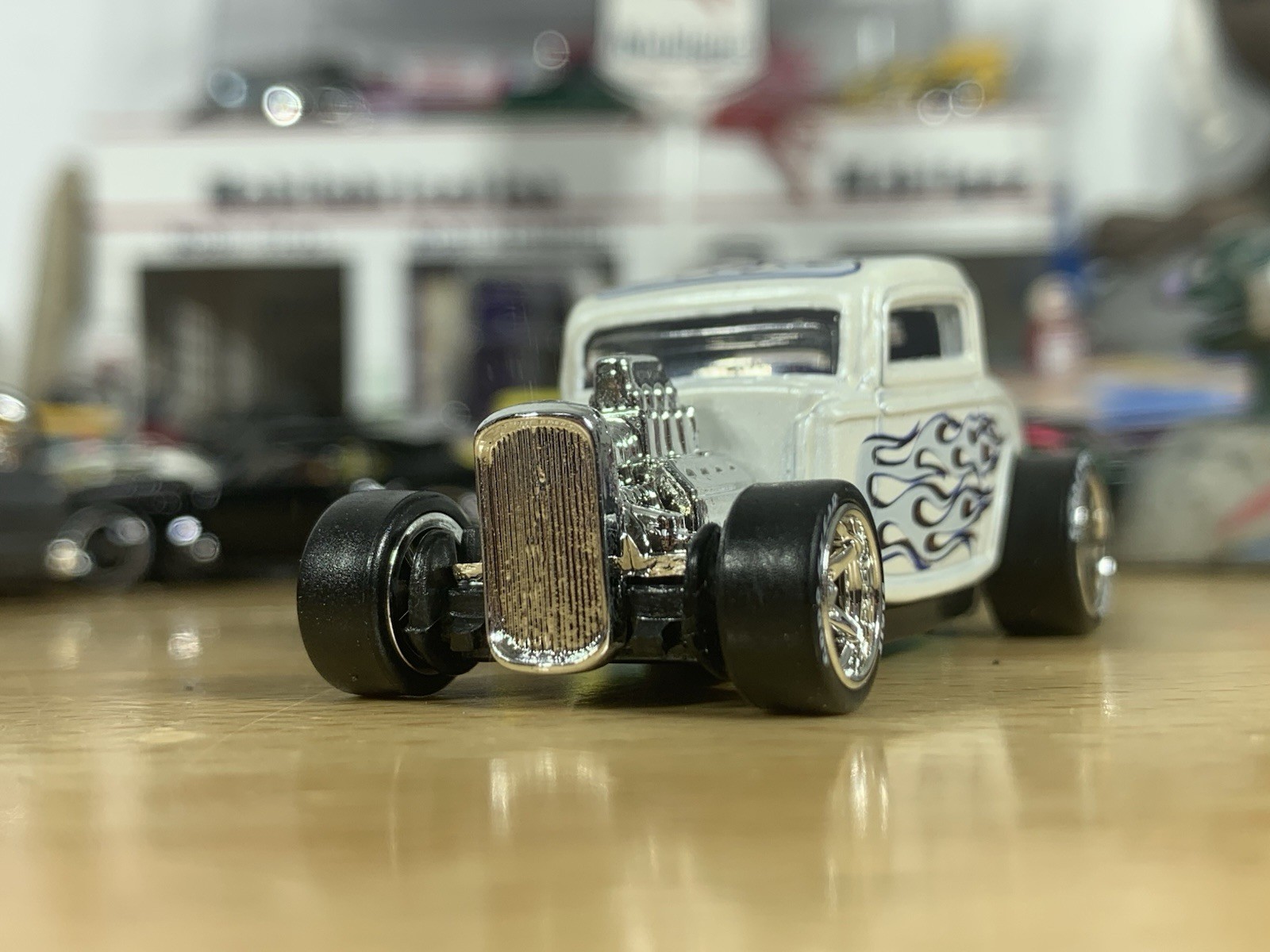 Hot Wheels ’32 Ford Pearl White with Flames Hot Rod Custom Wheel Swap Loose