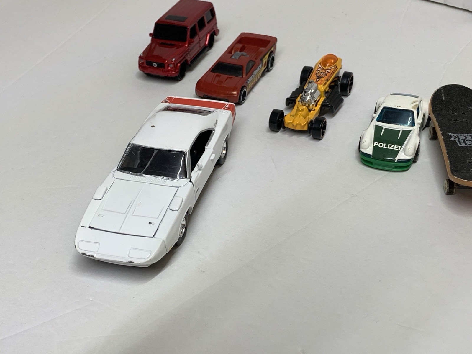 Lot Of 6 Toy Cars Die-cast And Plastic Hot wheels And Other Brands Preowned.