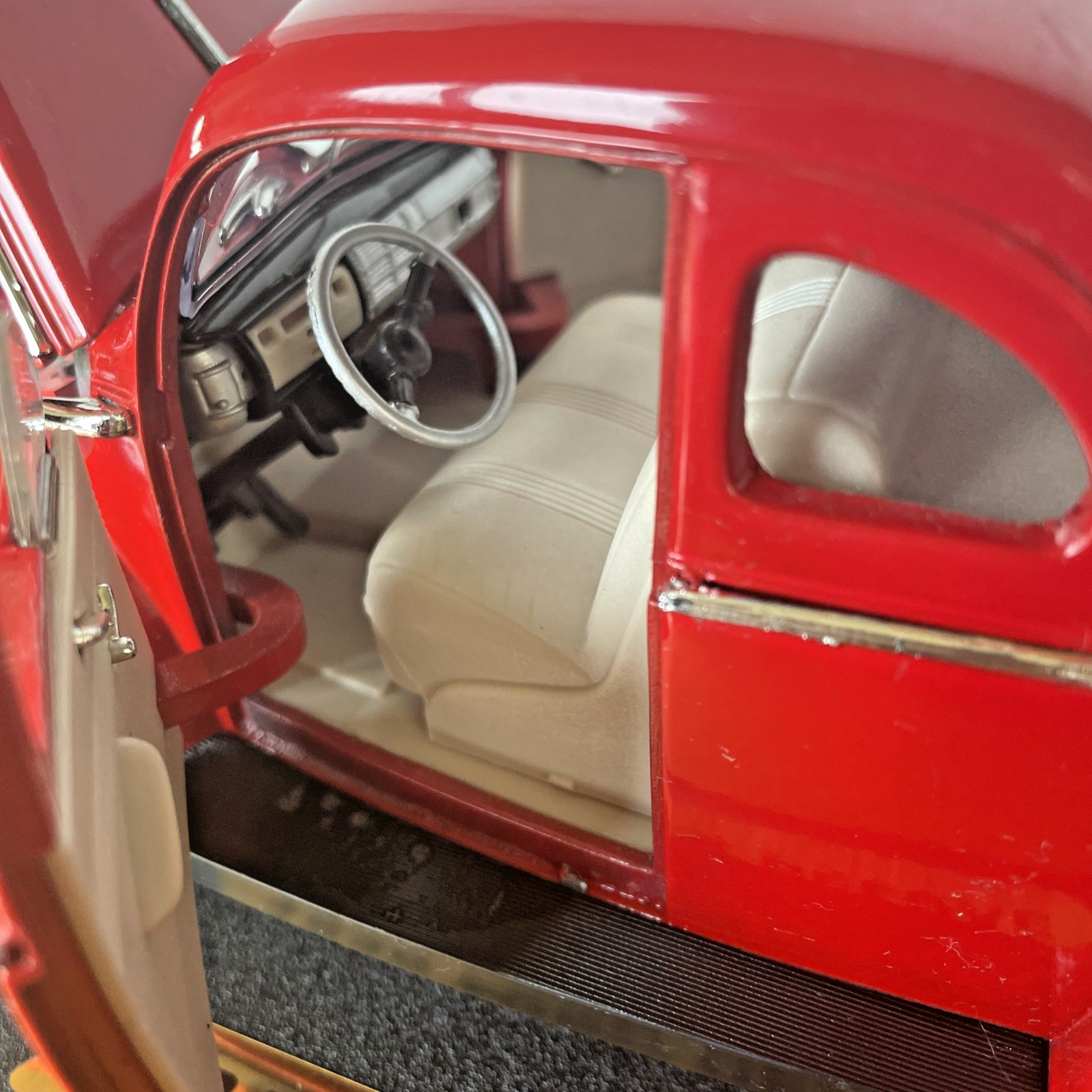 MotorMax American Classics 1940 Ford Deluxe Coupe Red 1:18 Diecast Car 73108
