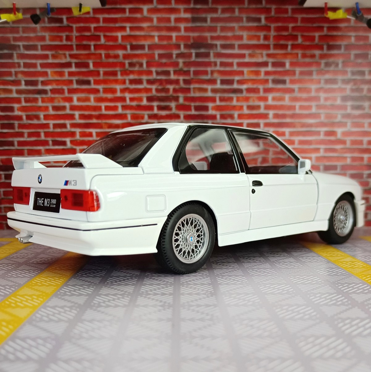 1:24 BMW M3 E30 1988 Mpower Alloy Diecast Sound & Light Car Model Toy Gift NEW