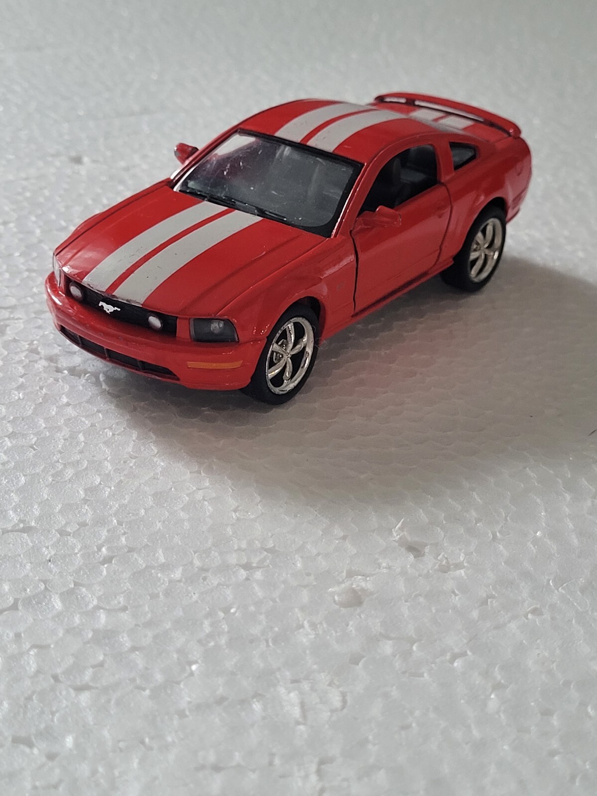 2006 Kinsmart Kintoy 1:32 Die Cast Ford Mustang Pull Back Action Toy Car