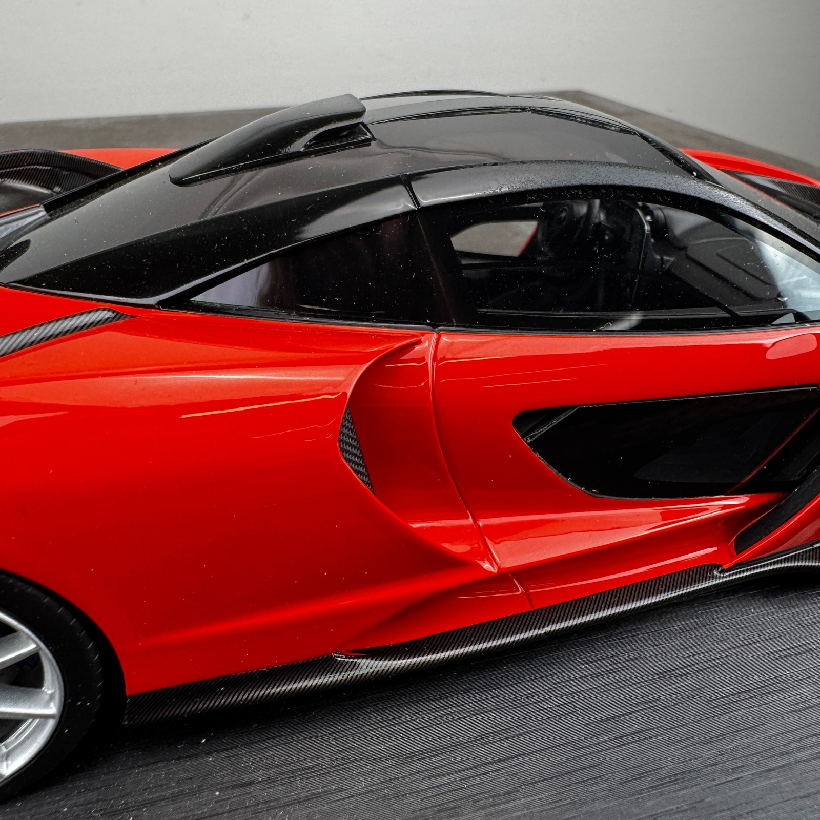 TRUESCALE MINIATURES – McLAREN SENNA 1:18 Mira Orange – No. 180EMI5
