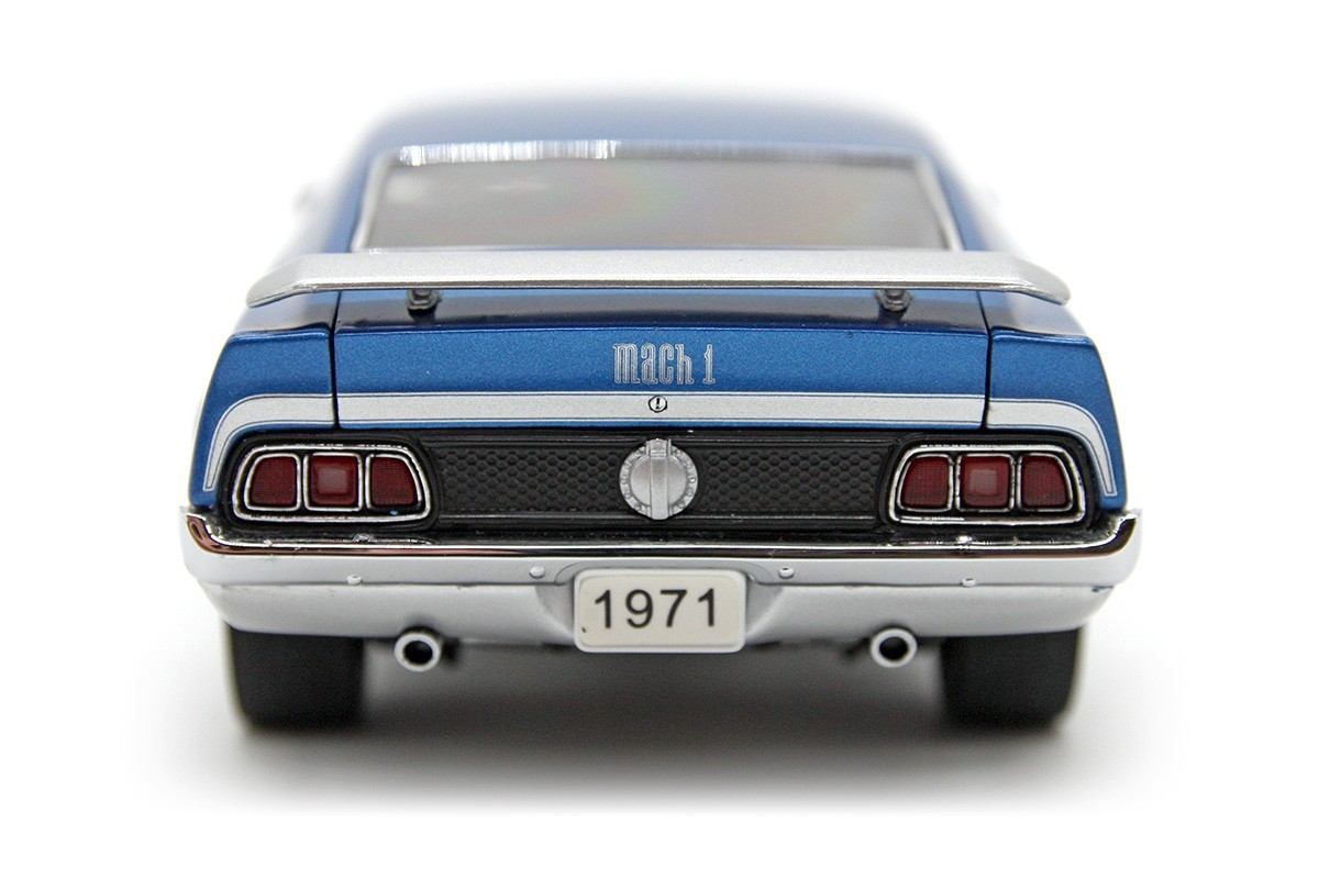 1971 Ford Mustang Mach 1 (1:24) Bright Blue Metallic Diecast (Unsealed), by DM