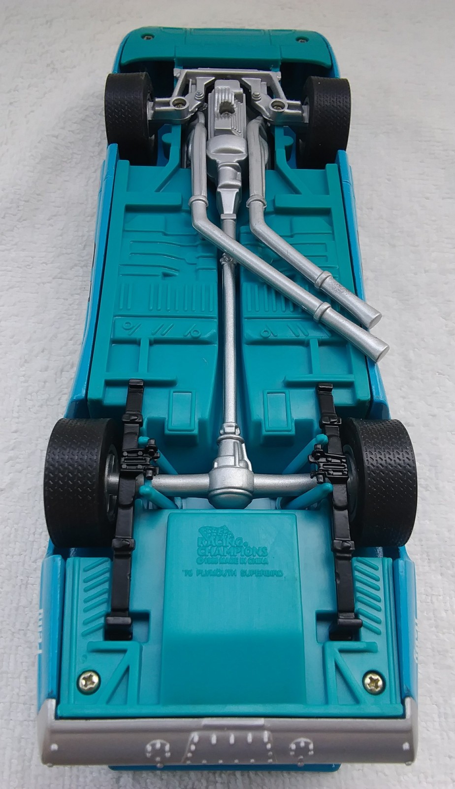 RACING CHAMPIONS RICHARD PETTY’S 1970 PLYMOUTH SUPERBIRD 1:24 SCALE DIECAST CAR