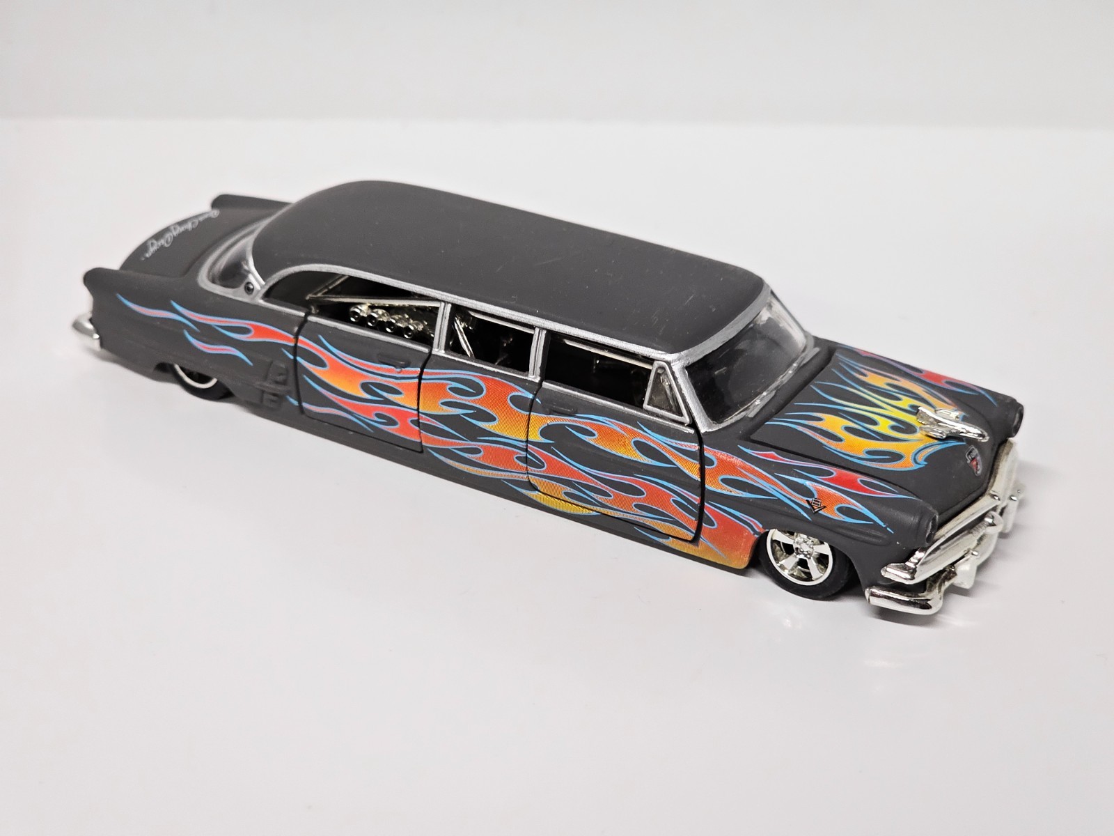 M2 Machines Auto-Stretch Rods 1/64 1953 Ford Crestline Victoria Grey