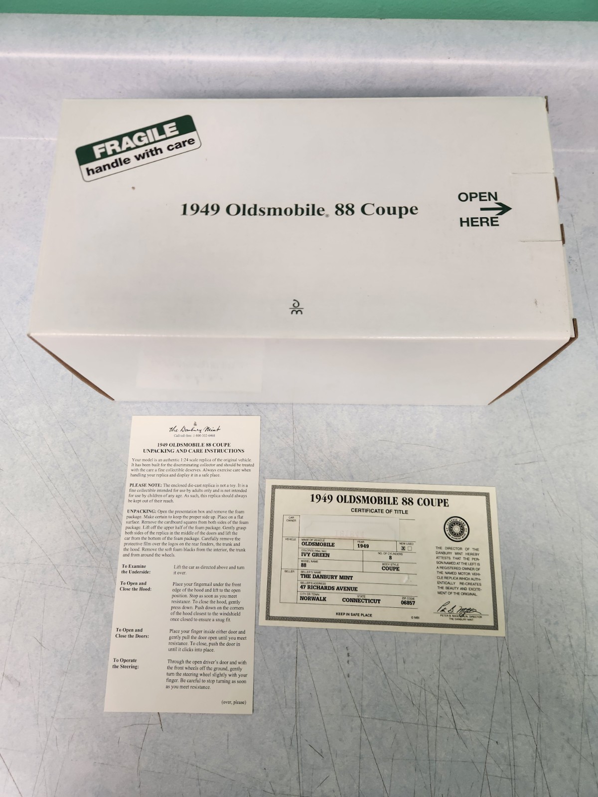 DANBURY MINT 1/24 1949 OLDSMOBILE 88 COUPE Ivy Green CAR BOX PAPERS